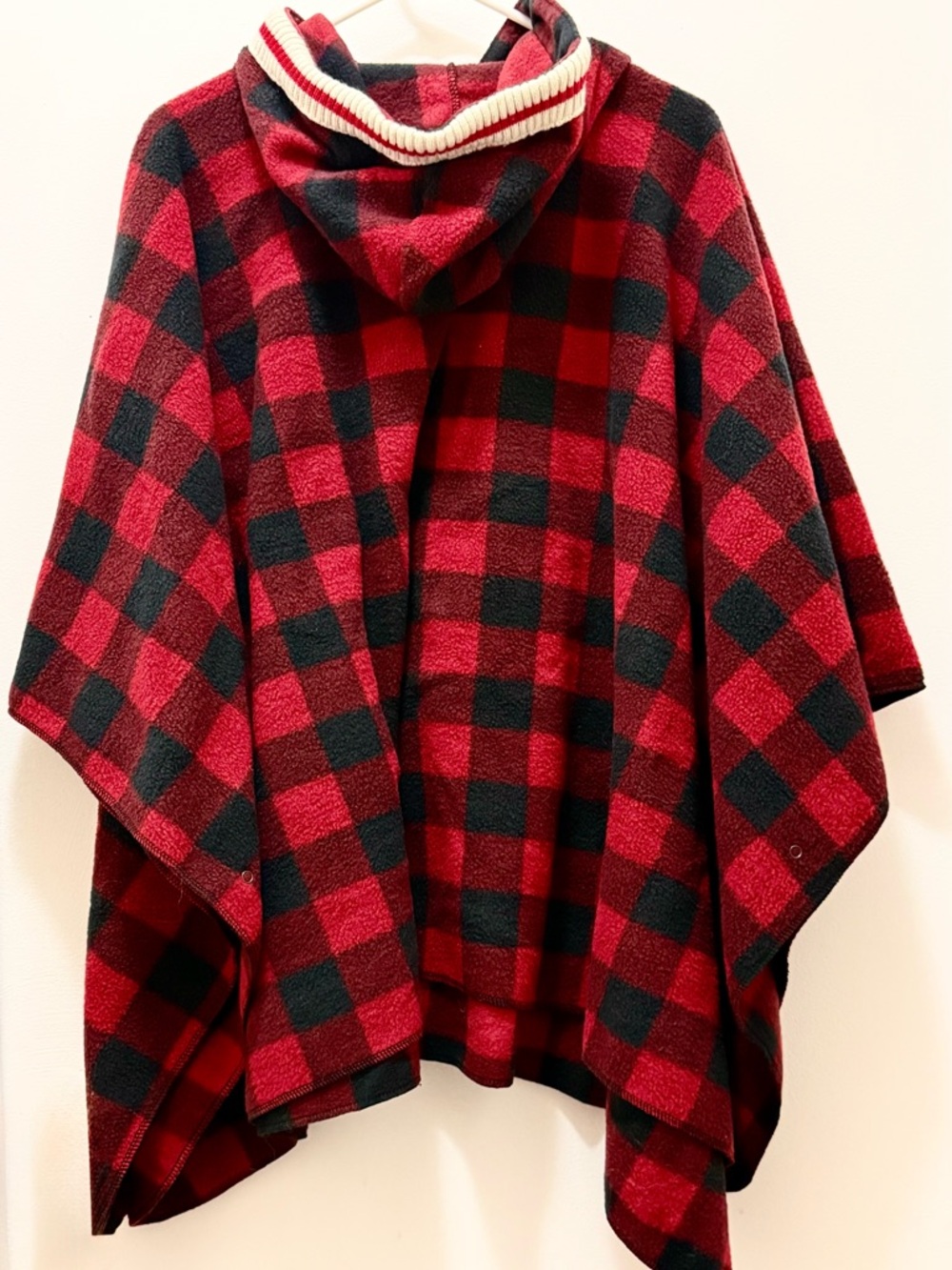 Plaid Fleece Poncho w/ Snap Fasteners - Picture 2 of 7